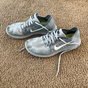 Nike Free Run Flyknit Tennis Shoes